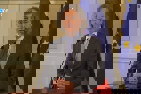 Zmerjanje na gostilniškem nivoju. To si je tokrat dovolil predsednik vlade Robert Golob.