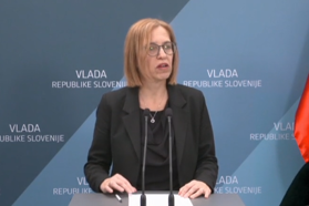 Zakaj je ministrica za zdravje želela ta teden preživeti na dopustu?
