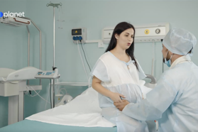 Do 30.000 evrov kazni, če placento po porodu odnesete domov. Mamice že sprožile kampanjo "Posteljice ne damo."