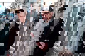 Z detektorjem kovin smo pomagali 92-letniku iskati izgubljen poročni prstan. Nam je uspelo? 