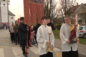 Ali je bilo ljudem težko vstati za velikonočno procesijo?