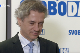Video: Ne verjemite Robertu Golobu, ko vas v stilu zavajajočih trgovskih oglasov prepričuje, kdaj prati. Resnica je namreč drugačna.