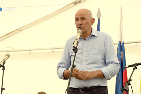 Janša na taboru SDS v Bovcu spet namignil na predčasne volitve
