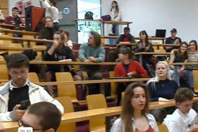 Na univerzah v ZDA jih zaradi antisemitizma preganjajo, na FDV pozdravljajo