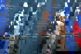 Ta odločitev Goloba je presenetila tudi njegove podpornike. Ga bodo ubogali ali se mu uprli?