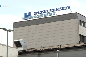 Nora vlada: niso pomembne čakalne dobe, niso pomembni otroški bolniki.  Tako so kaznovali pediatrinjo, ker jim je pomagala.