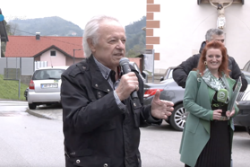 Neverjetno, kakšno presenečenje so pripravilo Alfiju Nipiču za 80 let. On pa je zapel tole.