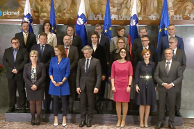 Tako Golobova vlada pelje državo v bankrot